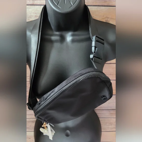 Studio NYC Belt Bag with Star Charm NWT - Picture 4 of 15